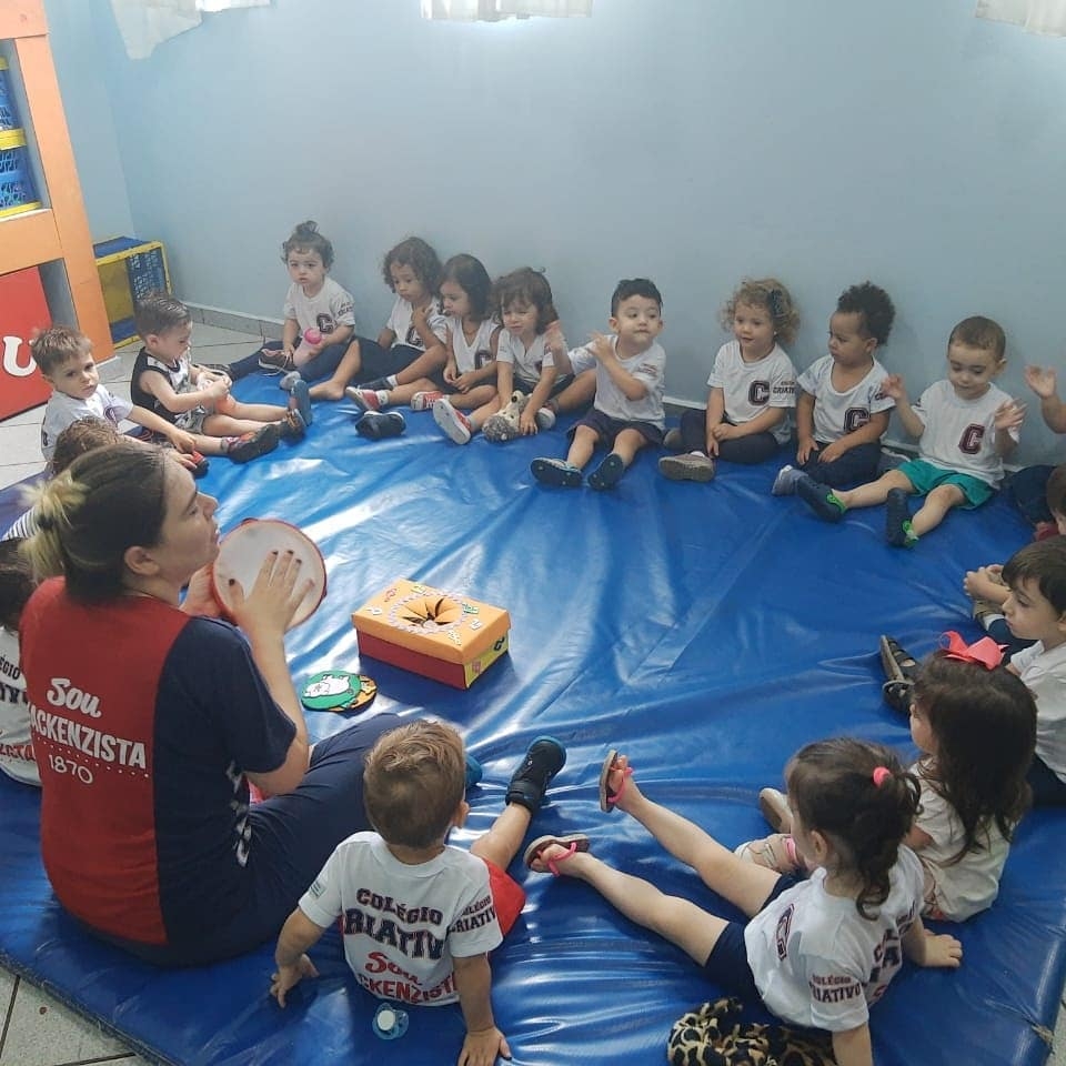 Brincando com a caixa musical - Maternal I